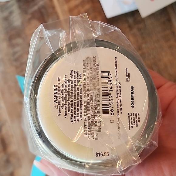 Bath & Body Works Candle - Picture 3 of 4